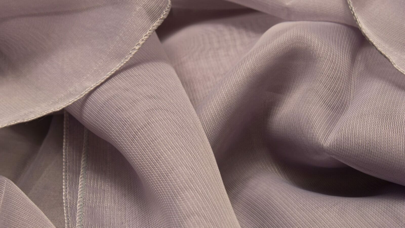 Nylon vs Polyester Carpet (Differences & Types) Decorator Advice