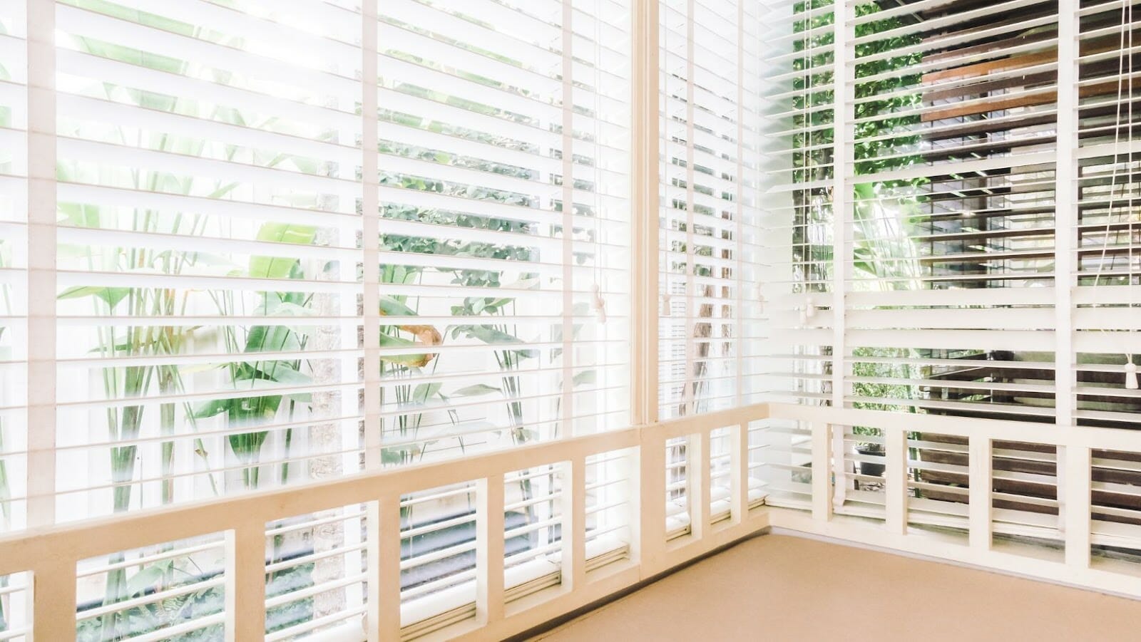 The Showdown of the Window Treatments: Vertical Blinds vs. Horizontal Blinds