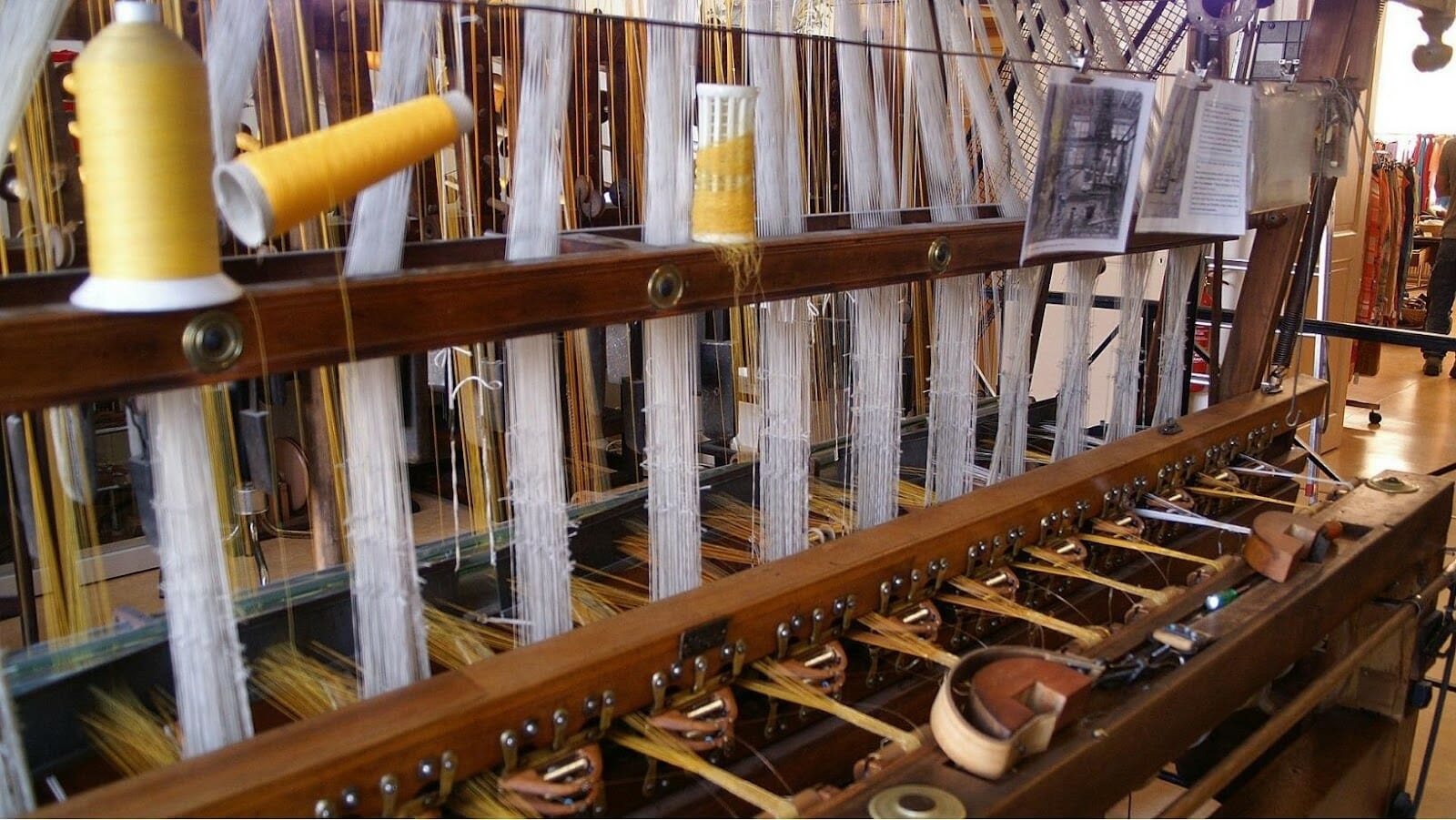 The Most Popular Weaving Techniques for Jacquard Fabrics
