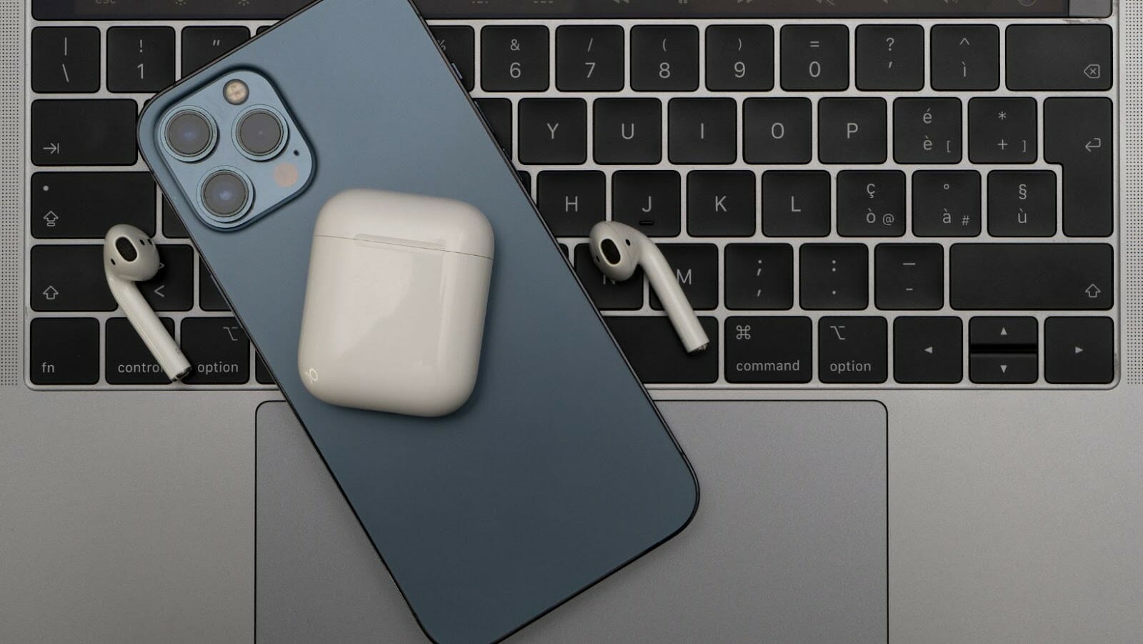 How To Get The Most Out Of Sharing Audio With AirPods Or Beats Headphones Decorator Advice