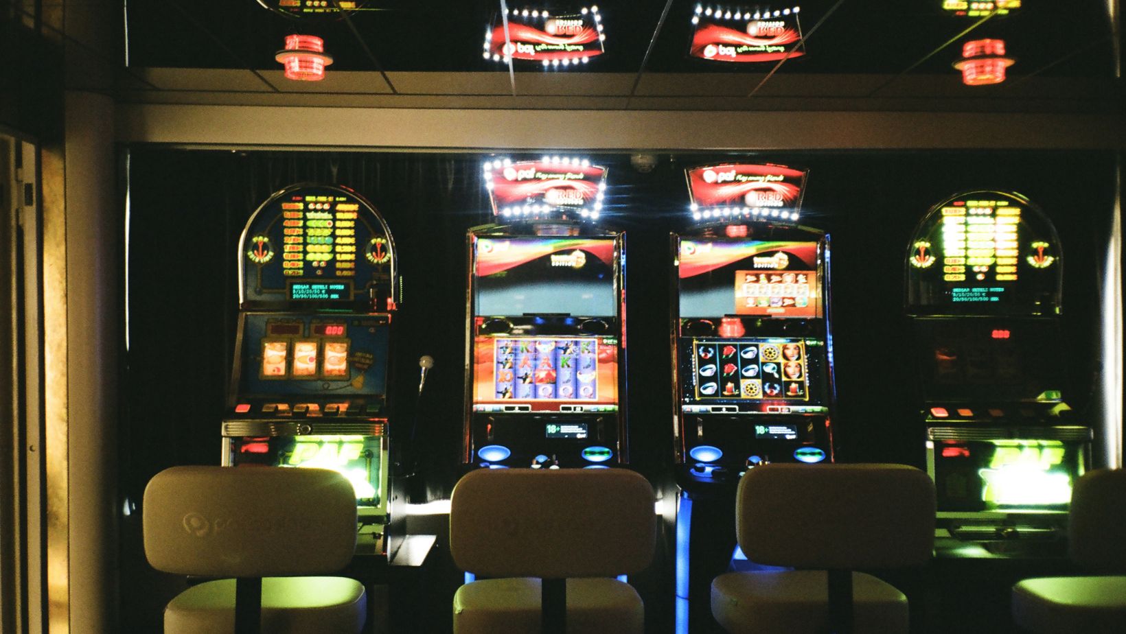 Leading diy projects to transform your space with casino themed decor