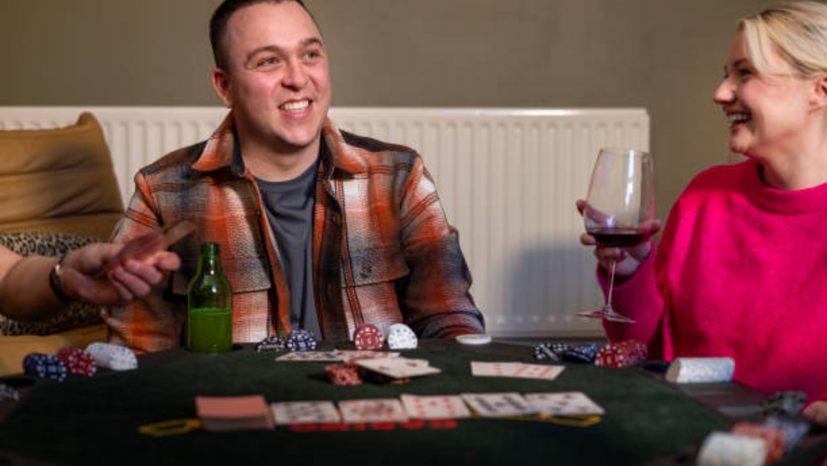 Creating a thrilling live casino atmosphere in your home theater