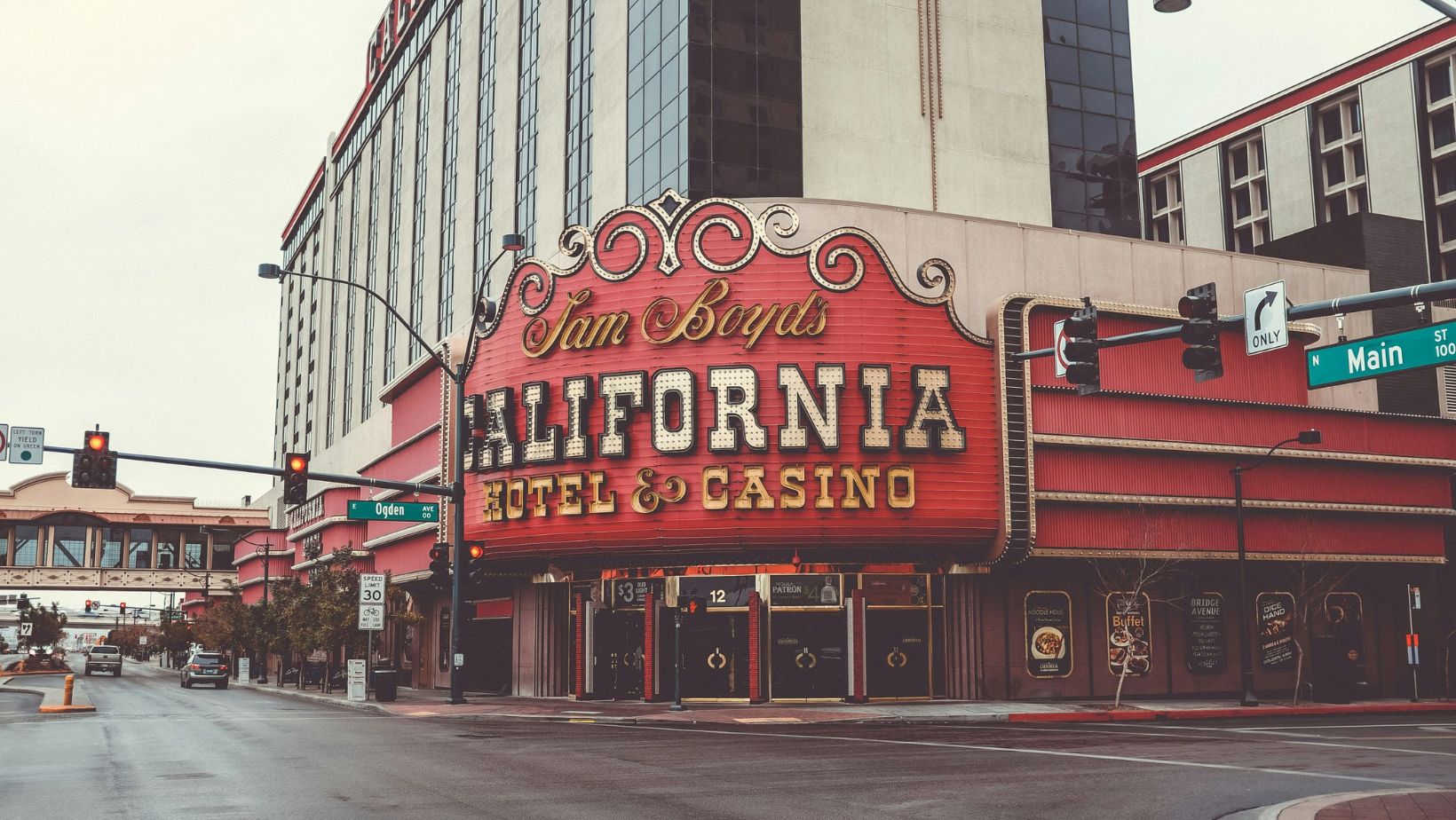 Retro casino room ideas turn your space into a 1950s high roller lounge
