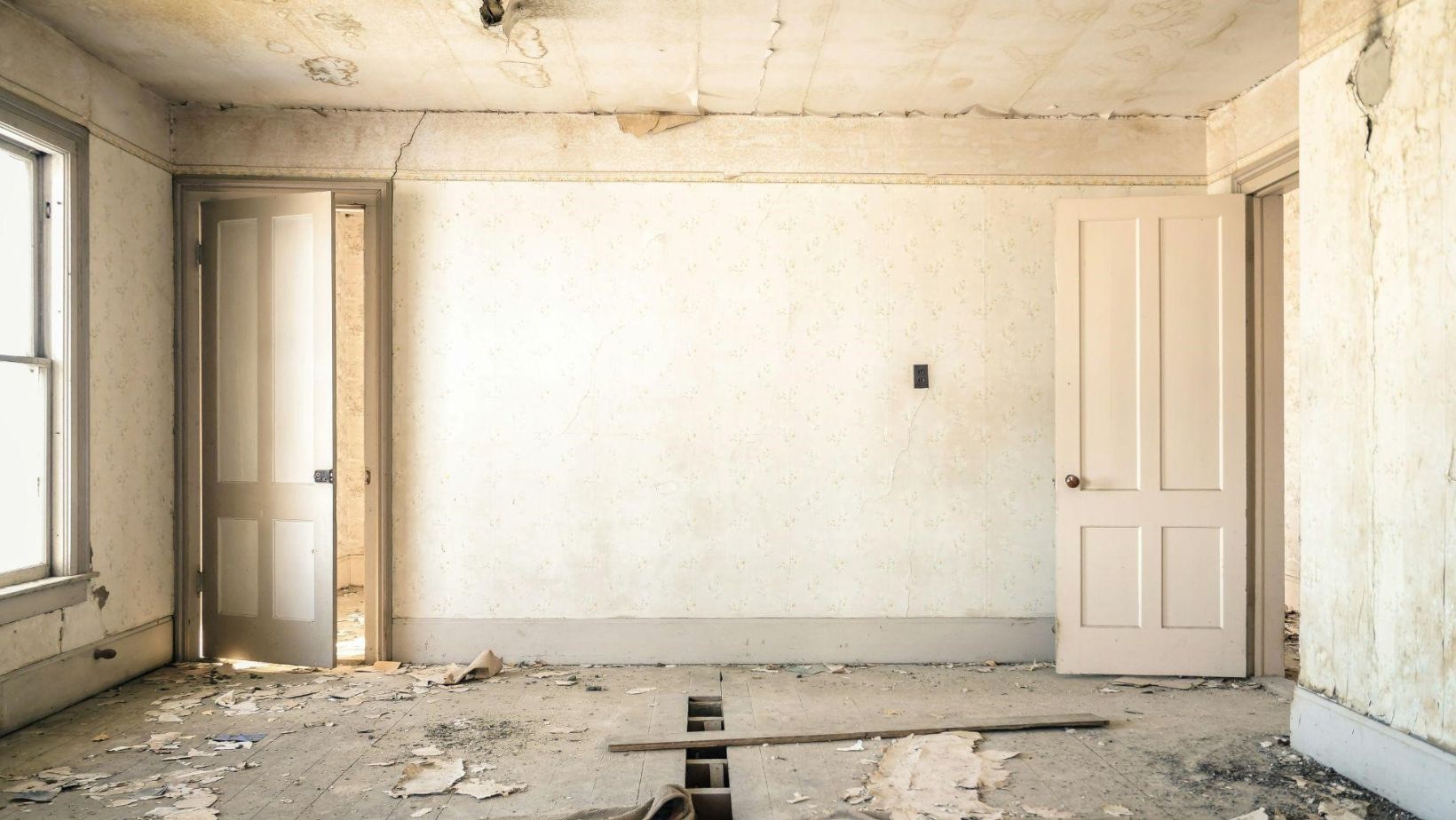 Reasons to use a storage container rental for your next home renovation
