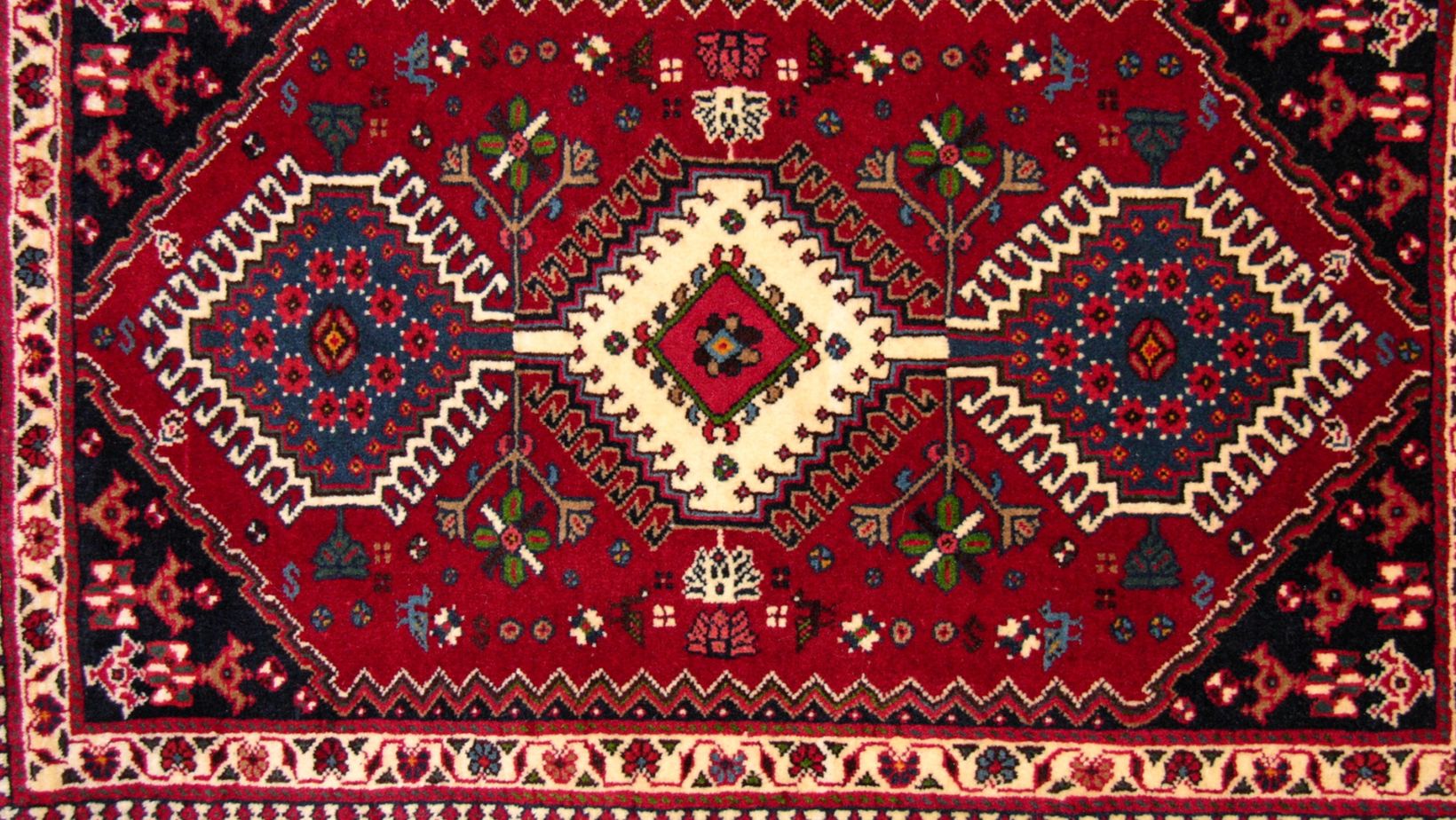 How oversized 9x12 rugs have made a huge comeback in the home decor industry in 2025