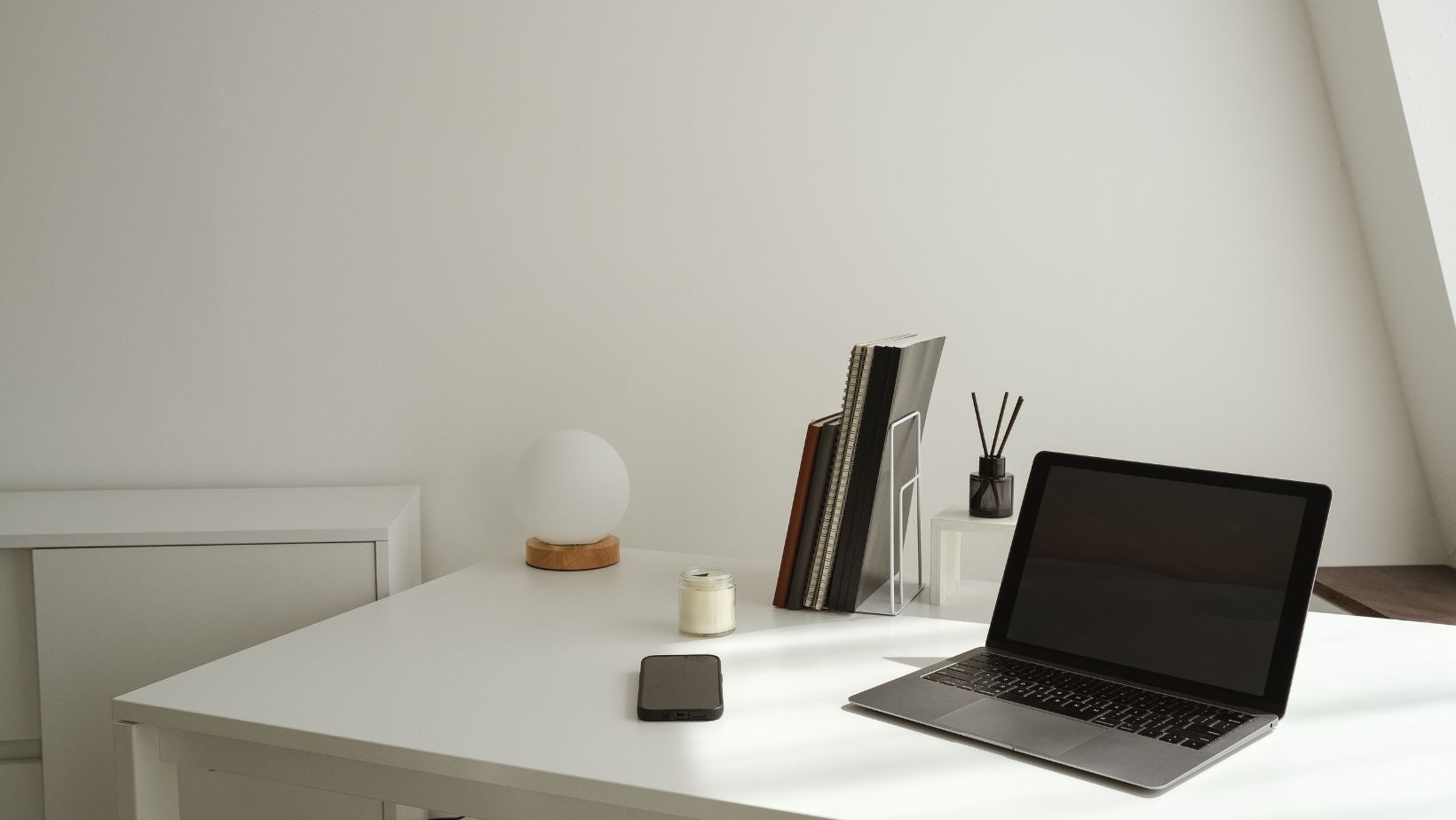 Custom desks the functional centerpiece of modern interior design