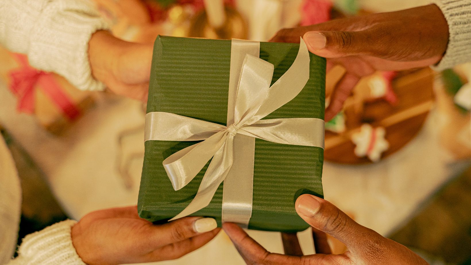 Meaningful friendship gifts thoughtful present ideas to strengthen your bond