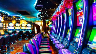 Ultimate 10 Slot Features That Keep Players Coming Back